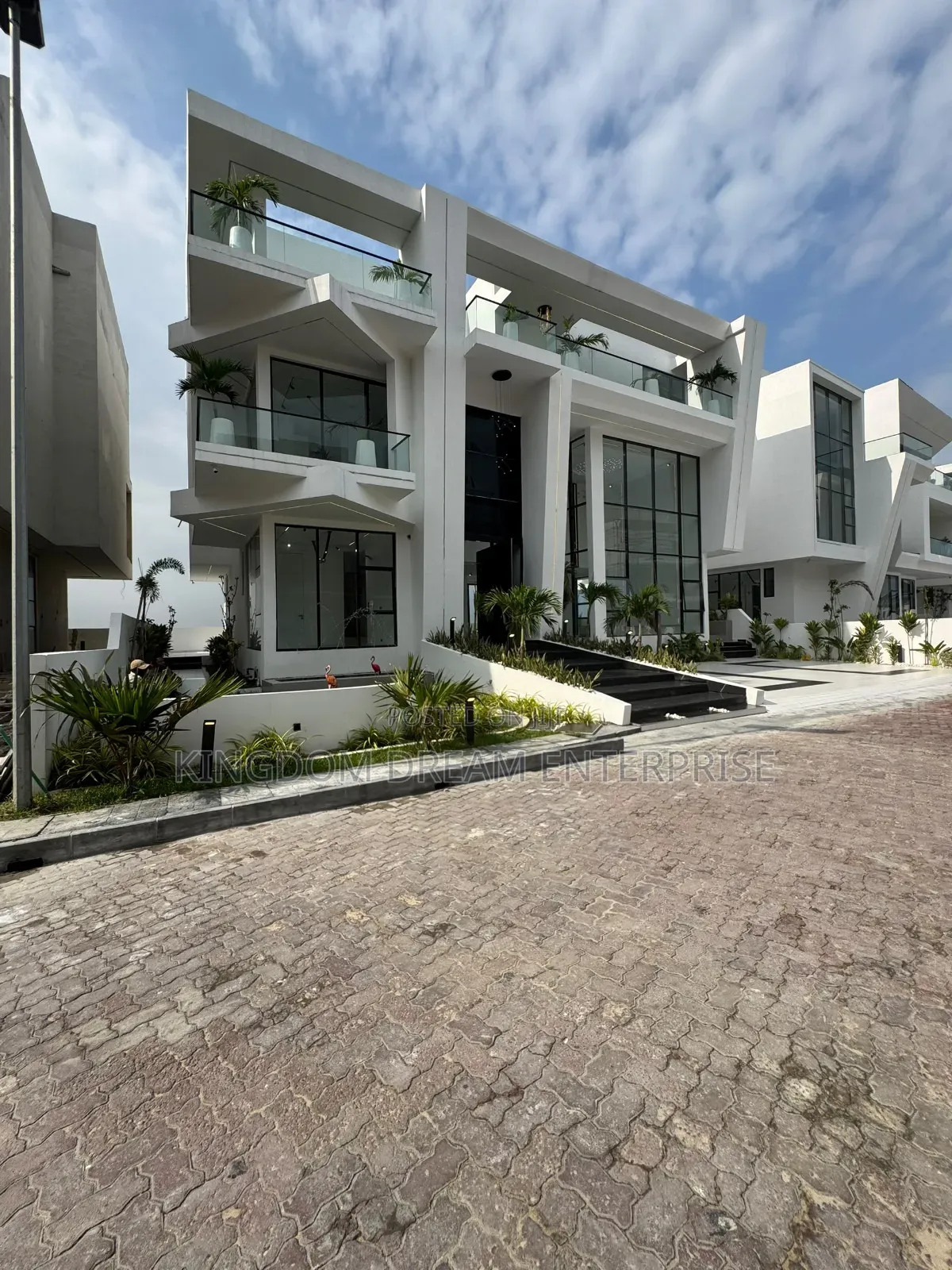 5bdrm Duplex in Osapa London Lekki for sale
