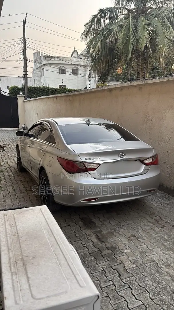 Hyundai Sonata Limited 2.0T Sedan (2.0L 4cyl 6A) 2011 Silver