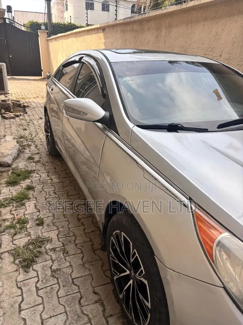 Hyundai Sonata Limited 2.0T Sedan (2.0L 4cyl 6A) 2011 Silver