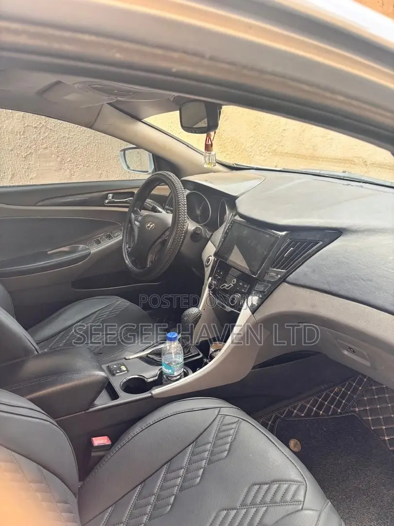 Hyundai Sonata Limited 2.0T Sedan (2.0L 4cyl 6A) 2011 Silver