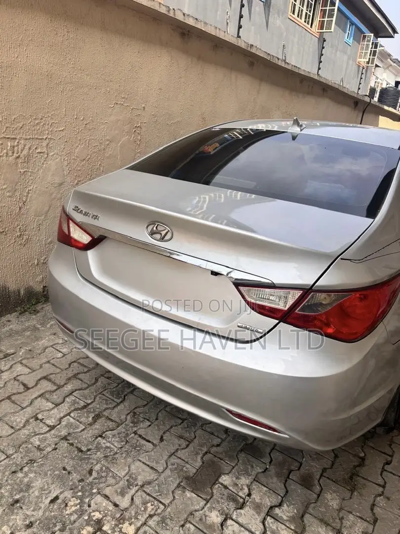 Hyundai Sonata Limited 2.0T Sedan (2.0L 4cyl 6A) 2011 Silver