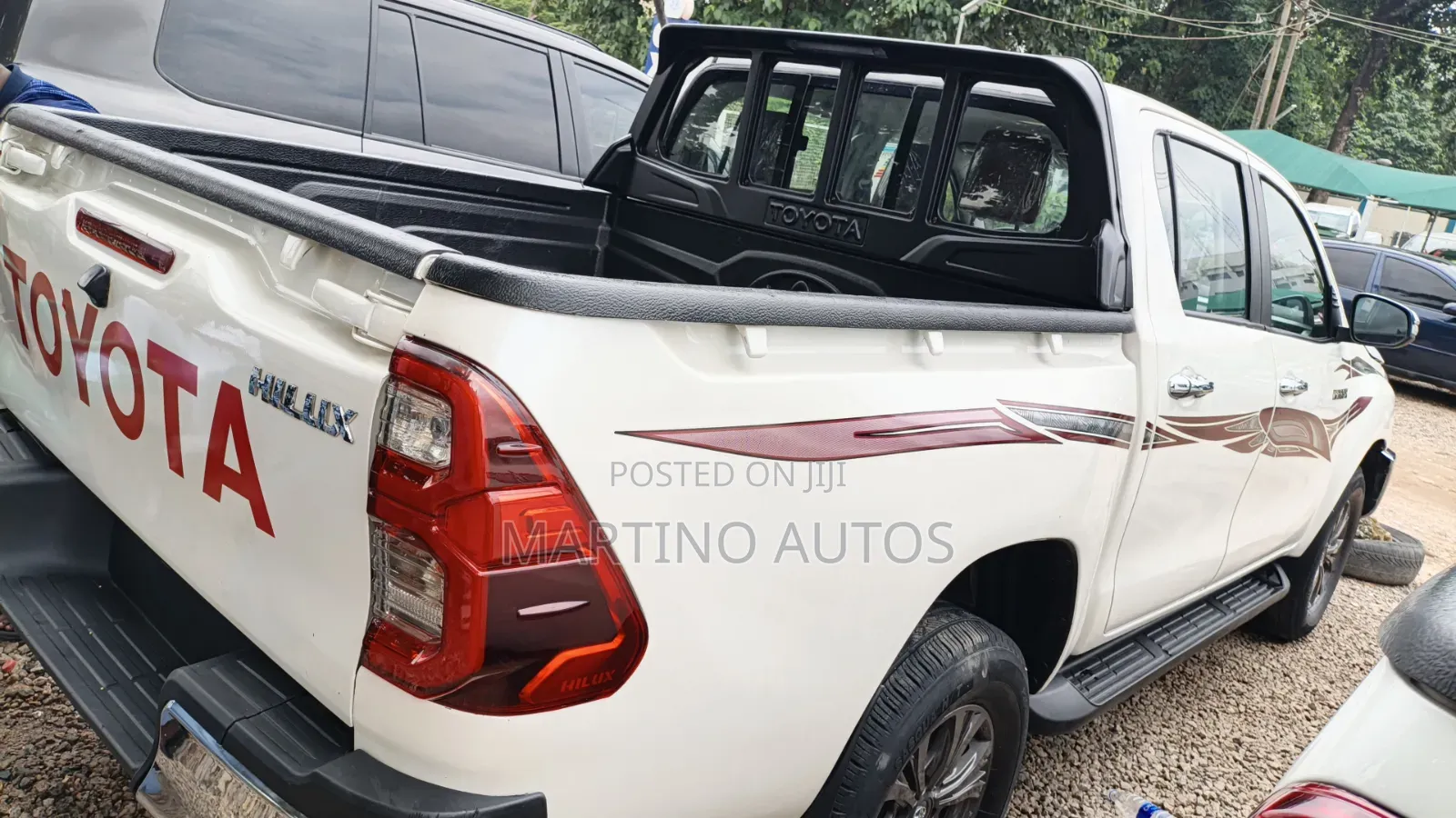 Toyota Hilux 2021 White