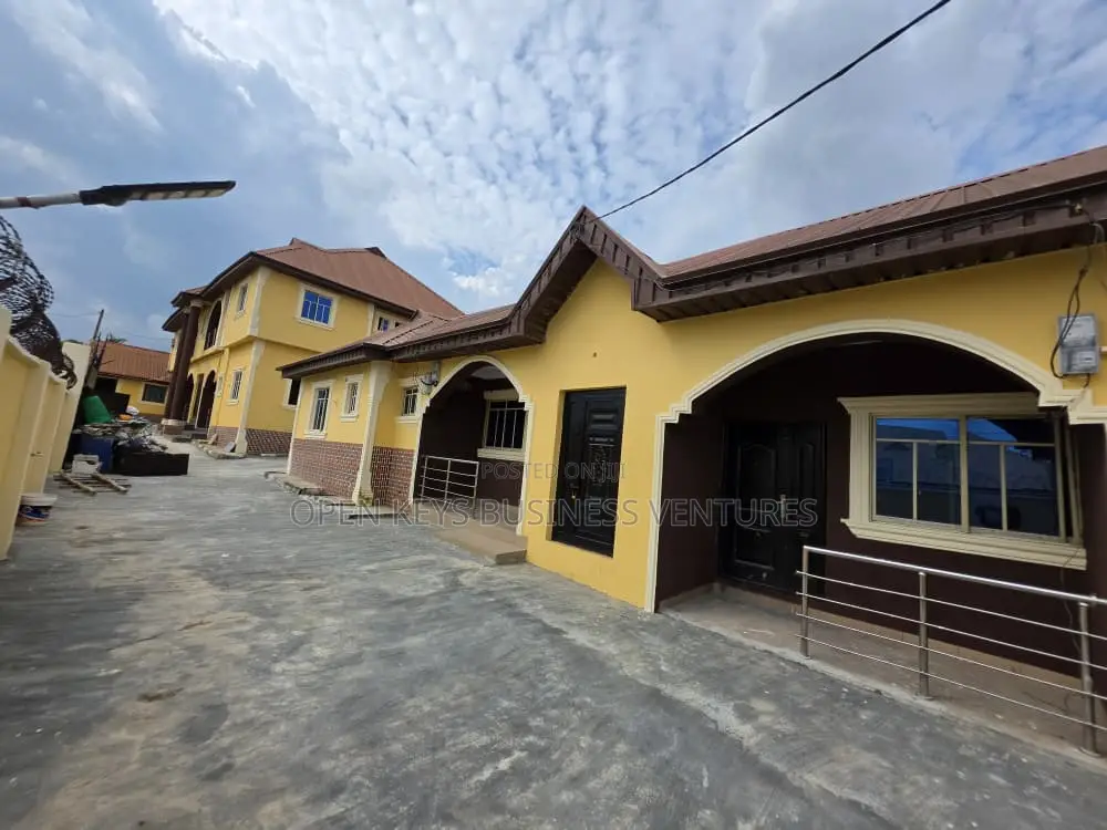 2bdrm Block of Flats in Gbopa, Ologuneru for sale