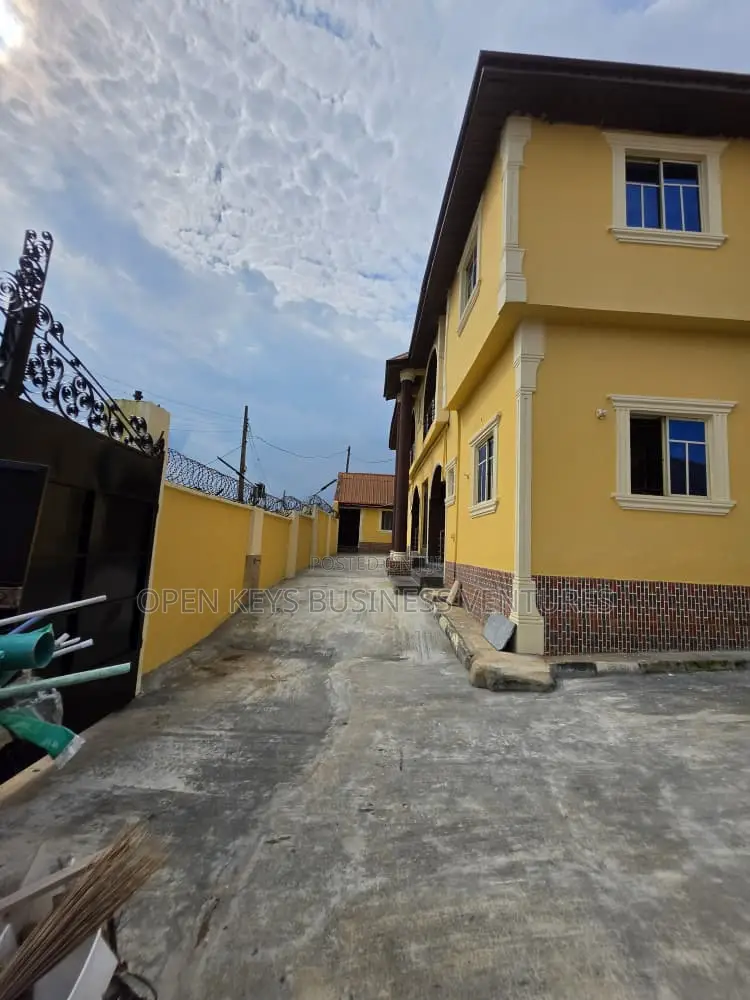2bdrm Block of Flats in Gbopa, Ologuneru for sale