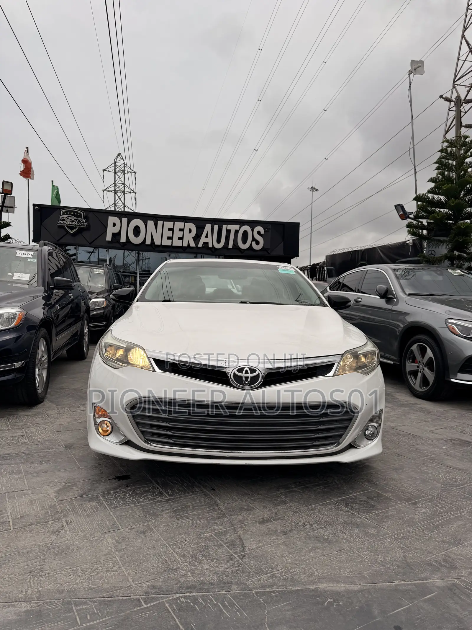 Toyota Avalon XLE 4dr Sedan (3.5L 6cyl 6A) 2014 White