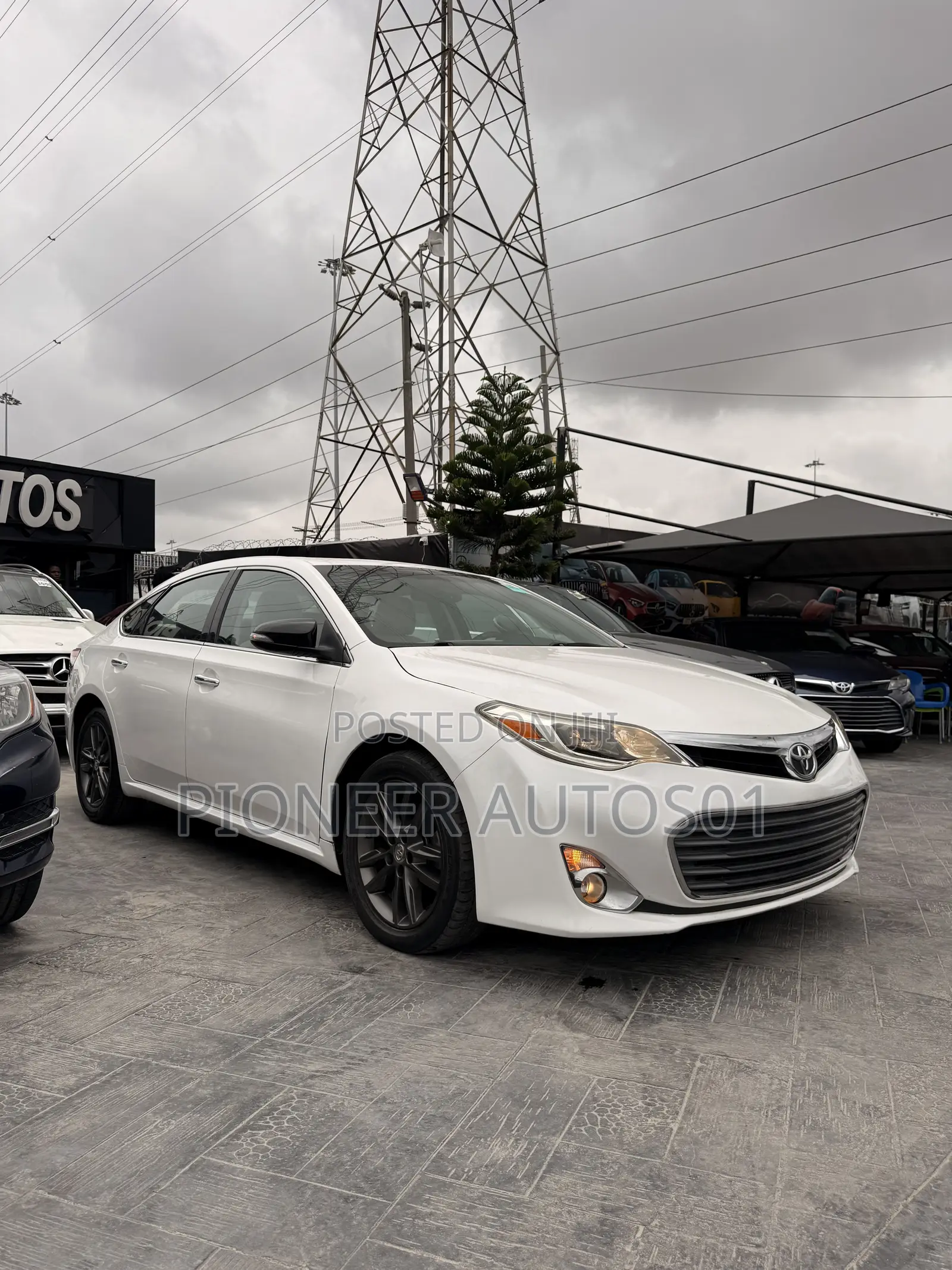 Toyota Avalon XLE 4dr Sedan (3.5L 6cyl 6A) 2014 White