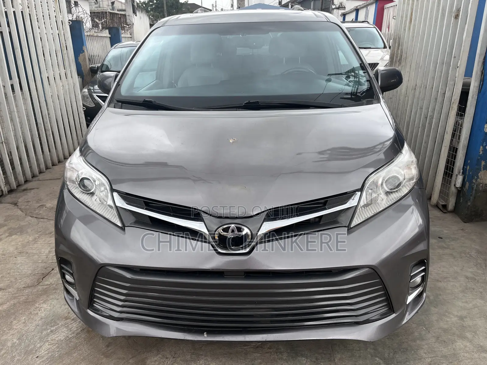 Toyota Sienna XLE 8 Passenger (3.5L 6cyl 8A) 2017 Gray