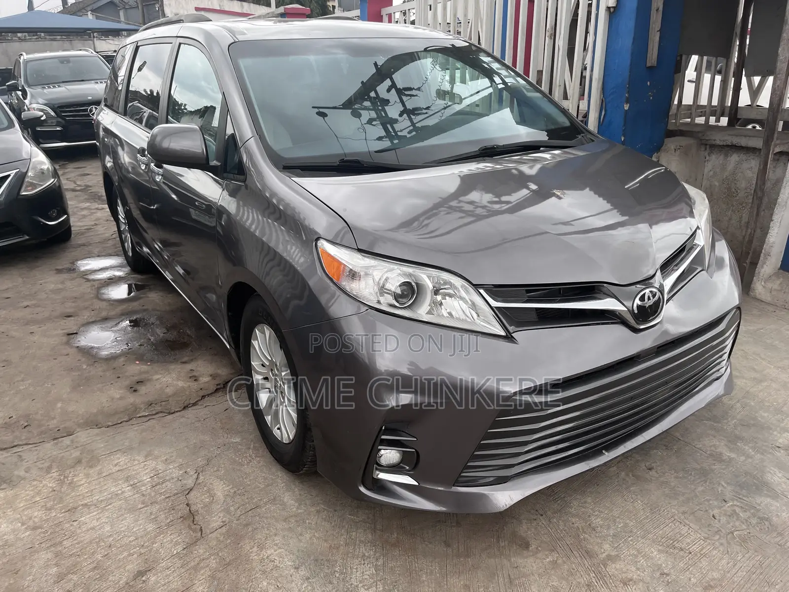 Toyota Sienna XLE 8 Passenger (3.5L 6cyl 8A) 2017 Gray