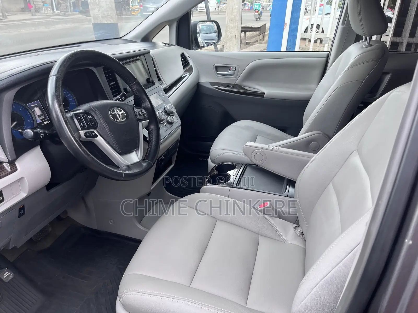 Toyota Sienna XLE 8 Passenger (3.5L 6cyl 8A) 2017 Gray