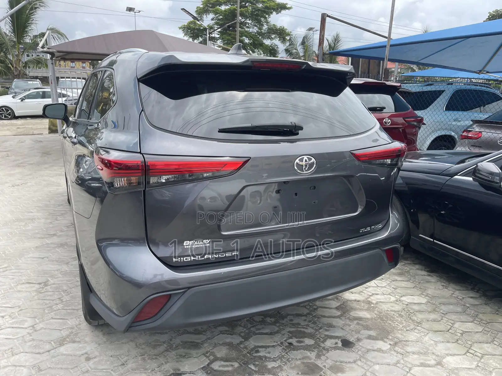 Toyota Highlander XLE 4x2 V6 (3.5L 6cyl 8A) 2017 Gray
