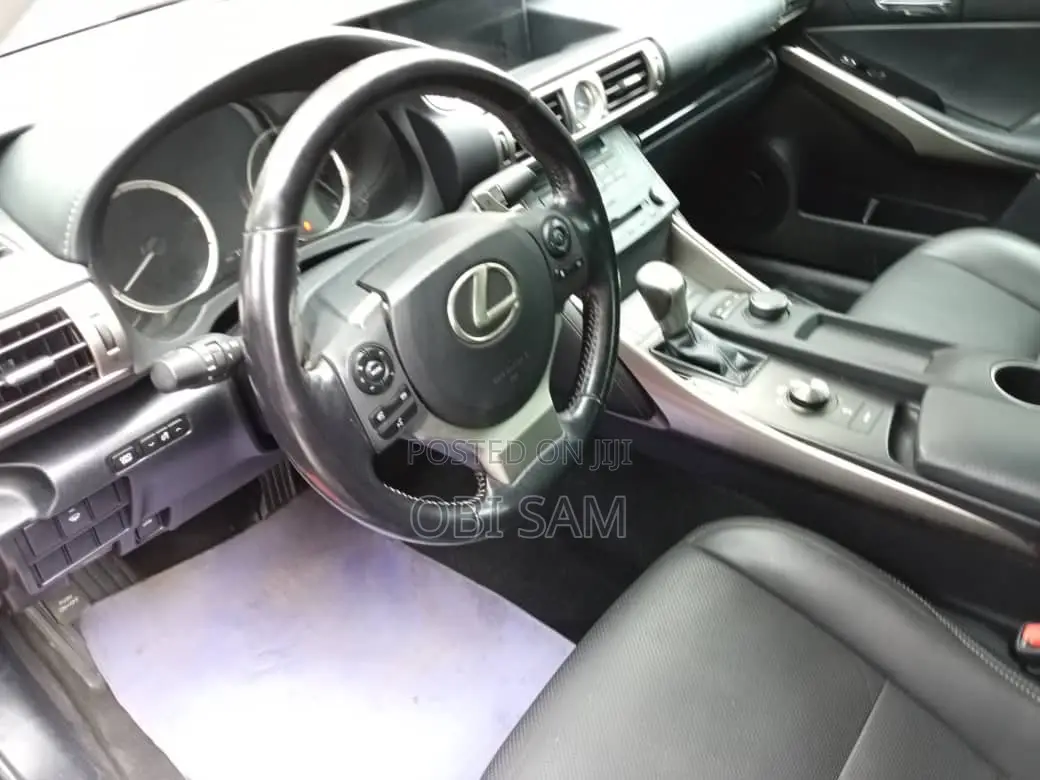 Lexus IS 300 AWD 2016