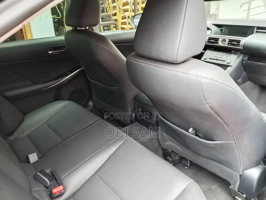 Lexus IS 300 AWD 2016