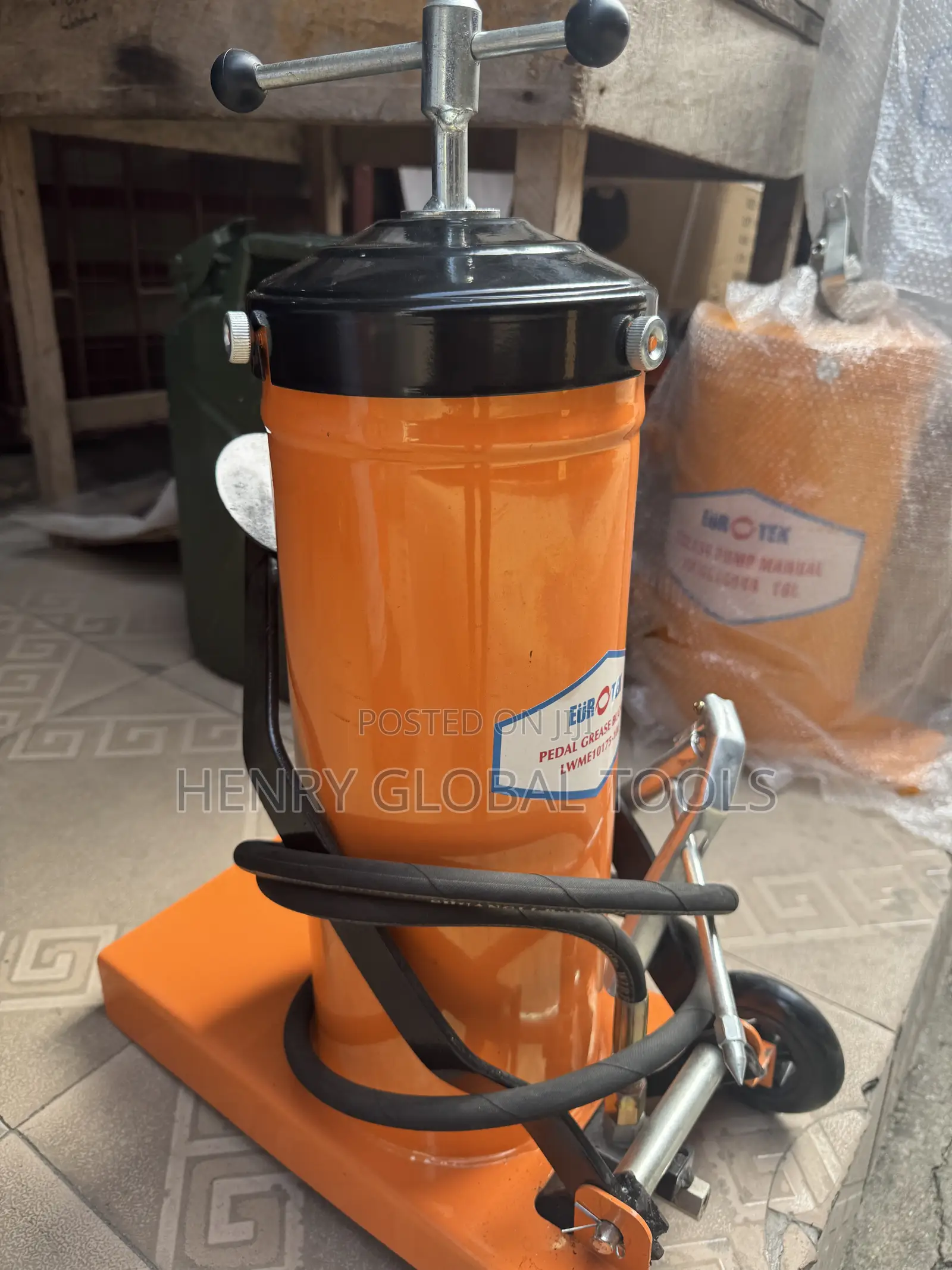 Manual Grease Pump / Grease Gun With a Trolley-Style Base,