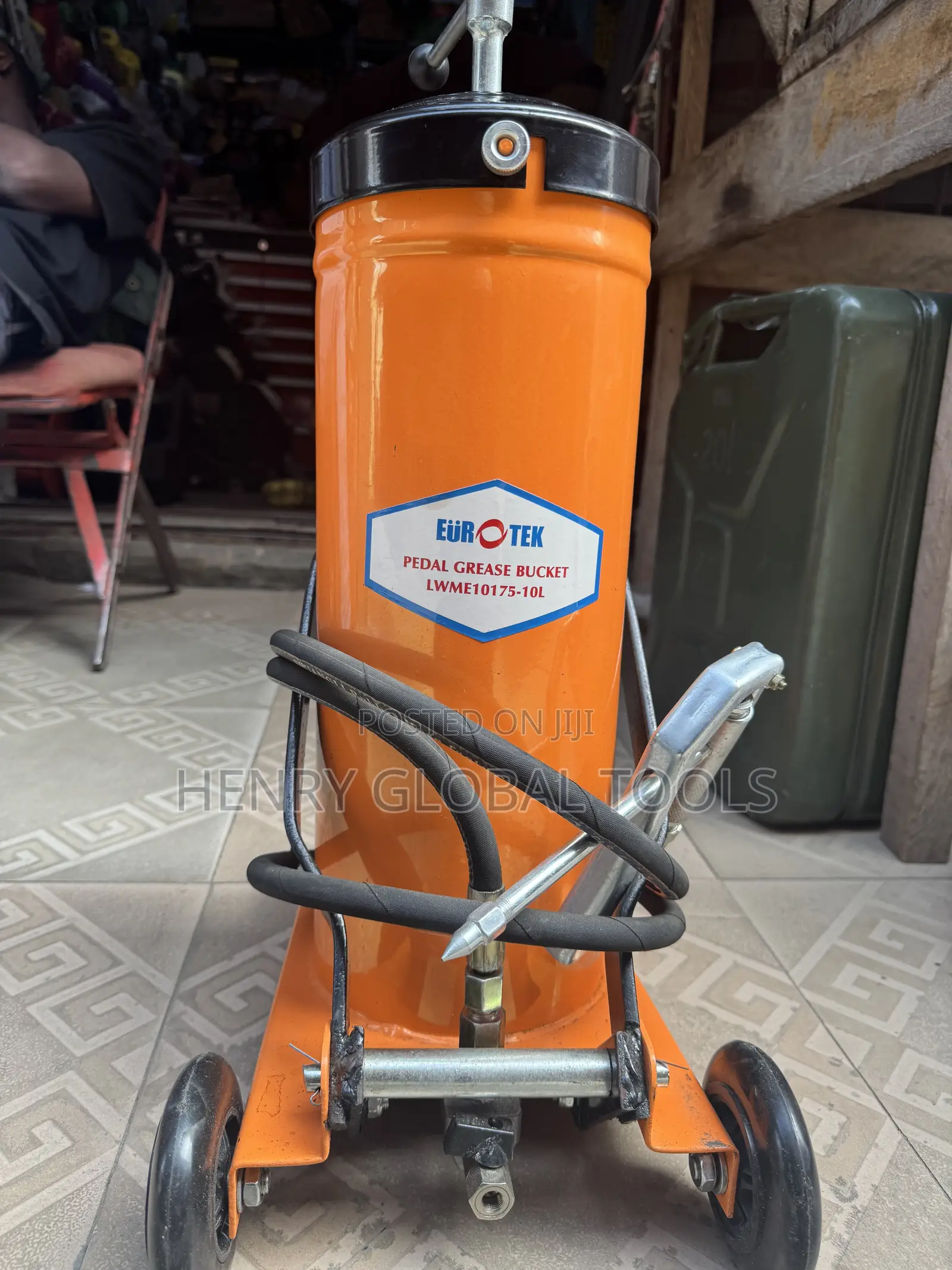 Manual Grease Pump / Grease Gun With a Trolley-Style Base,