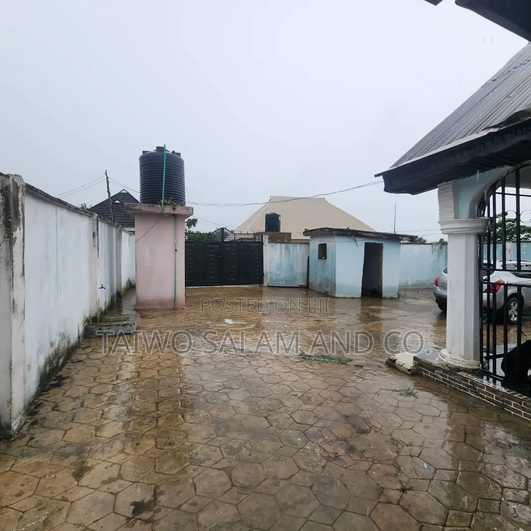 2bdrm Block of Flats in Akinyele for sale