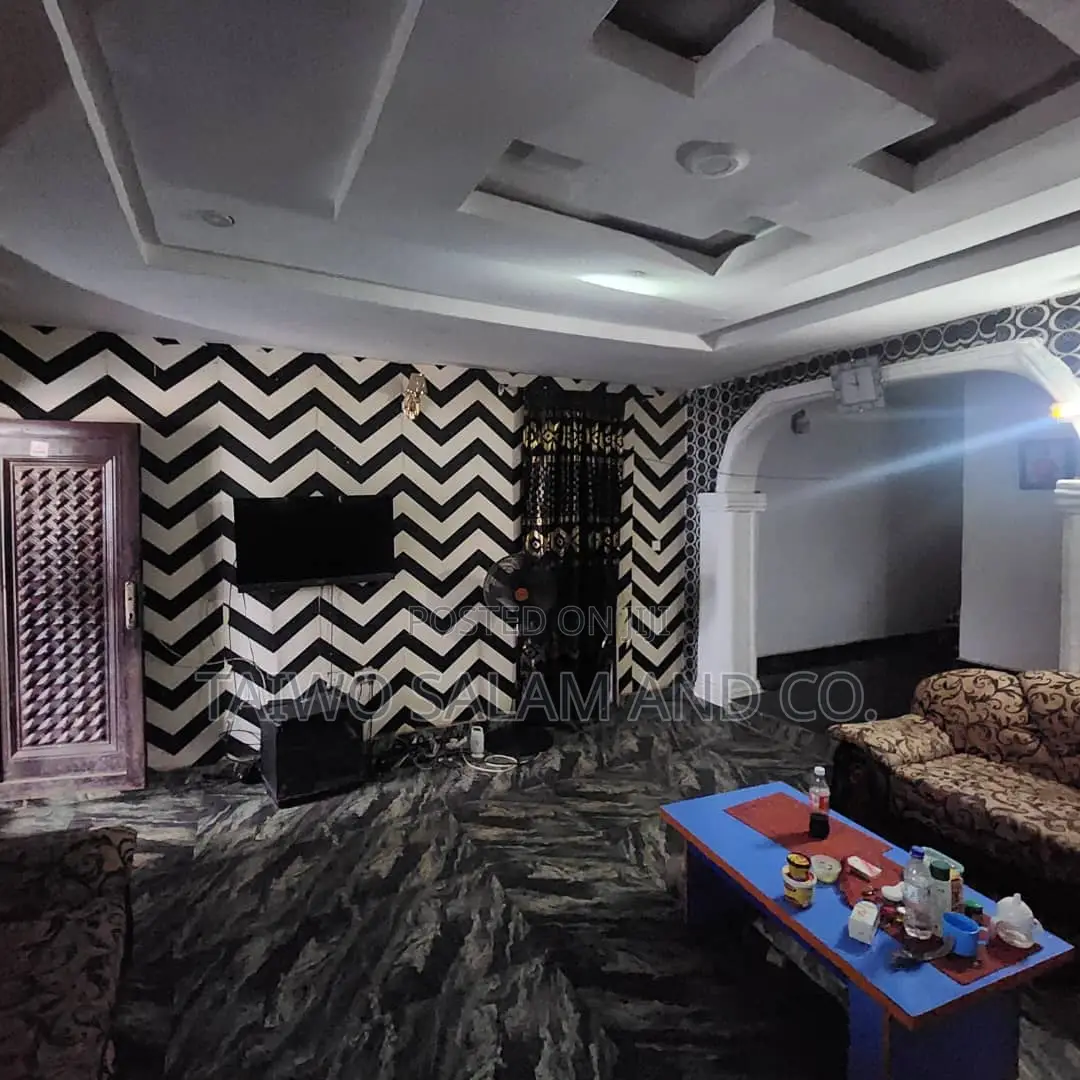 2bdrm Block of Flats in Akinyele for sale