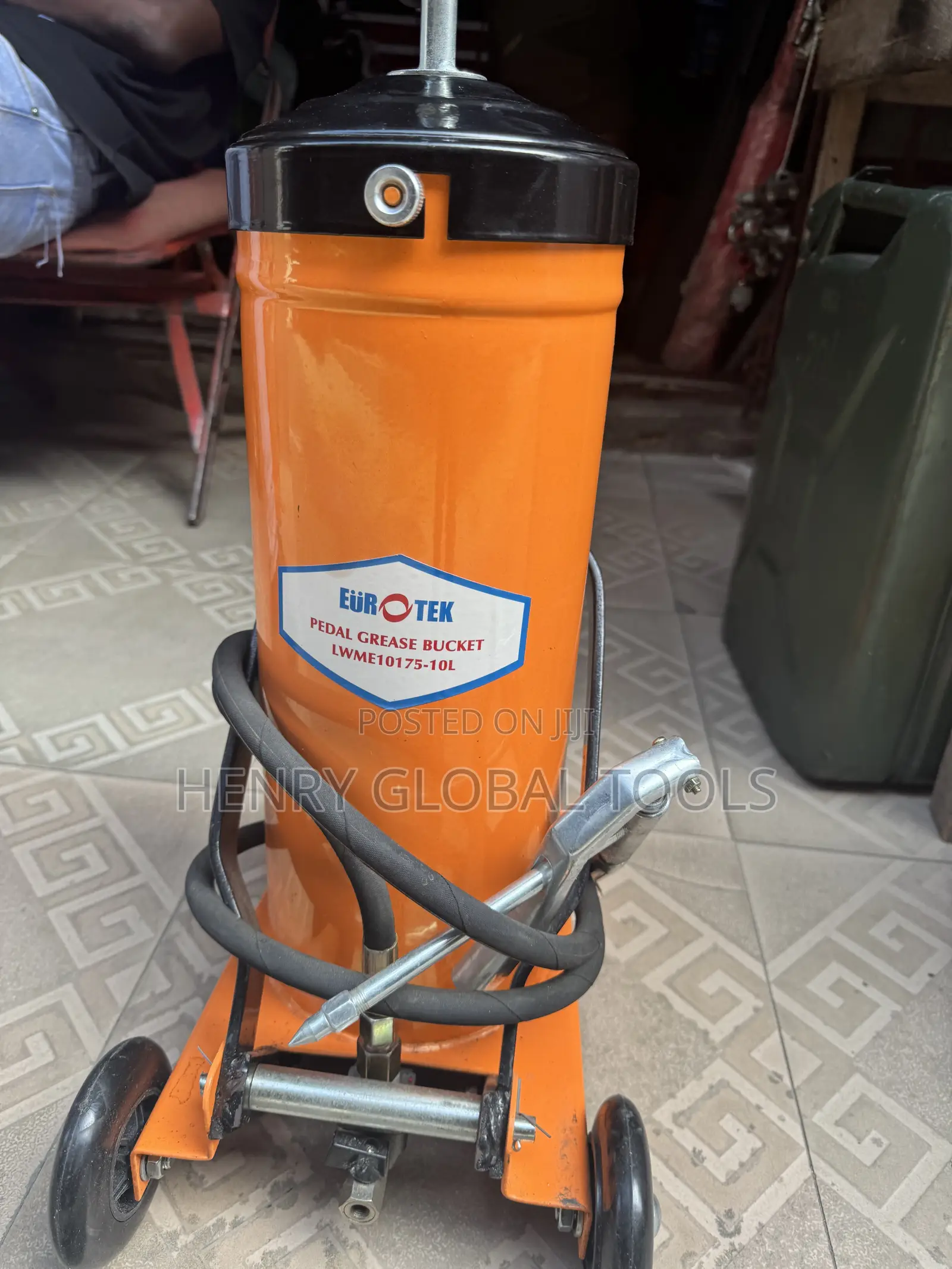 Manual Grease Pump / Grease Gun With a Trolley-Style Base,
