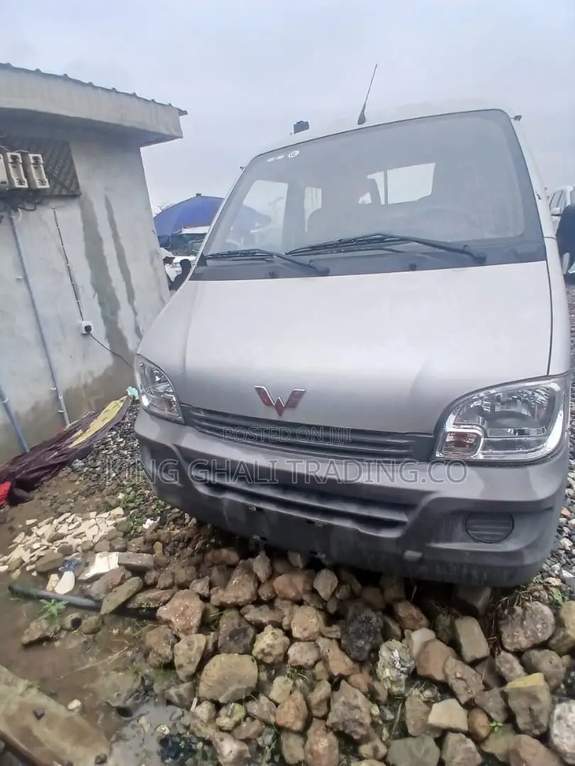 New Wuling Rongguang 2025 Silver