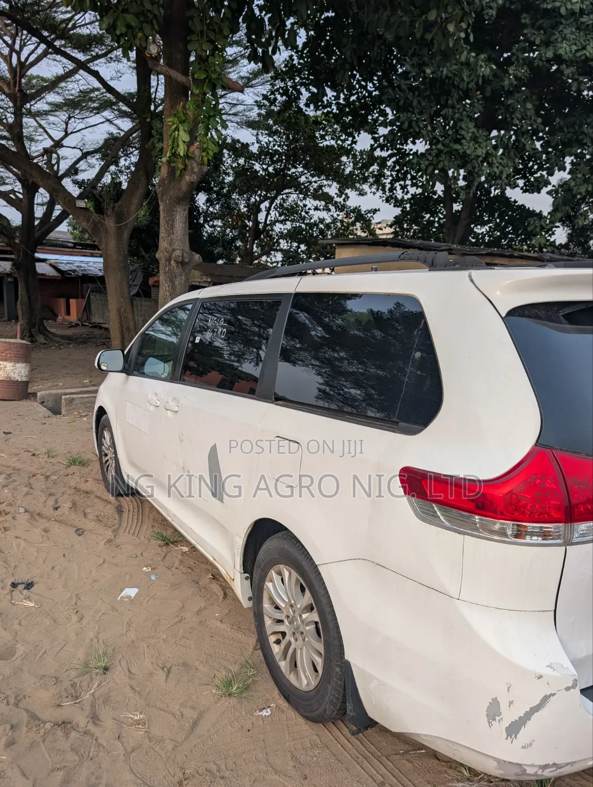 Toyota Sienna XLE 8-Passenger 4dr Minivan (3.5L 6cyl 6A) 2014 White