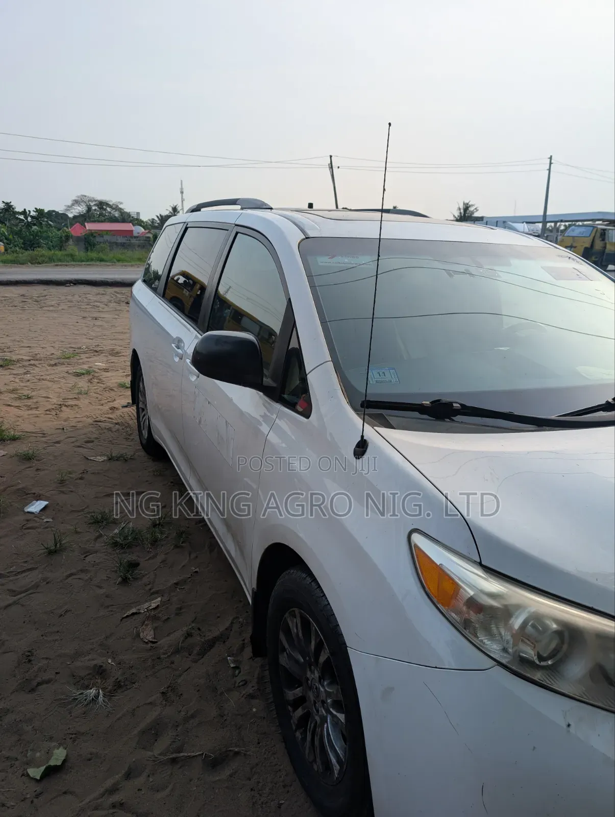 Toyota Sienna XLE 8-Passenger 4dr Minivan (3.5L 6cyl 6A) 2014 White