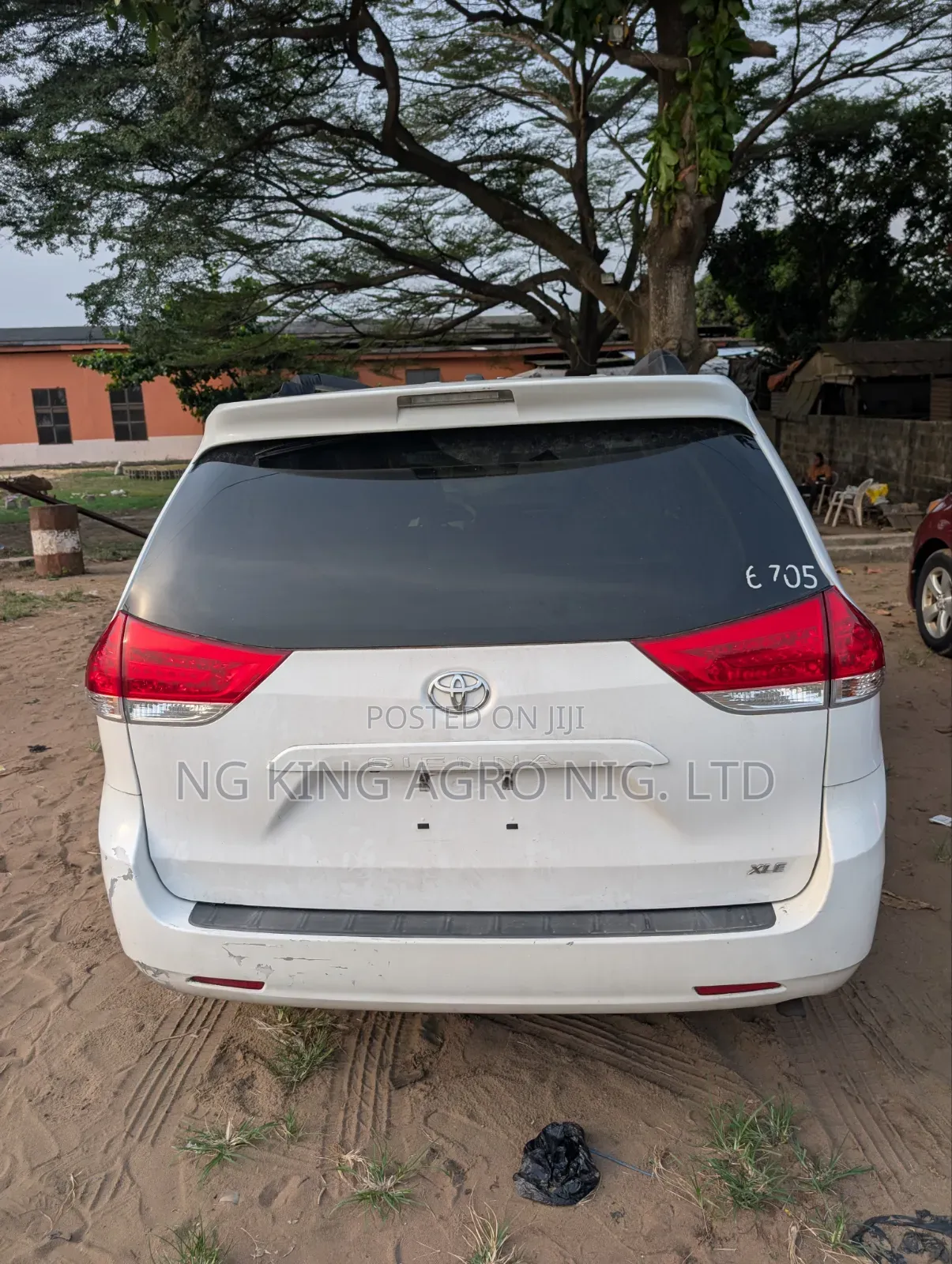 Toyota Sienna XLE 8-Passenger 4dr Minivan (3.5L 6cyl 6A) 2014 White