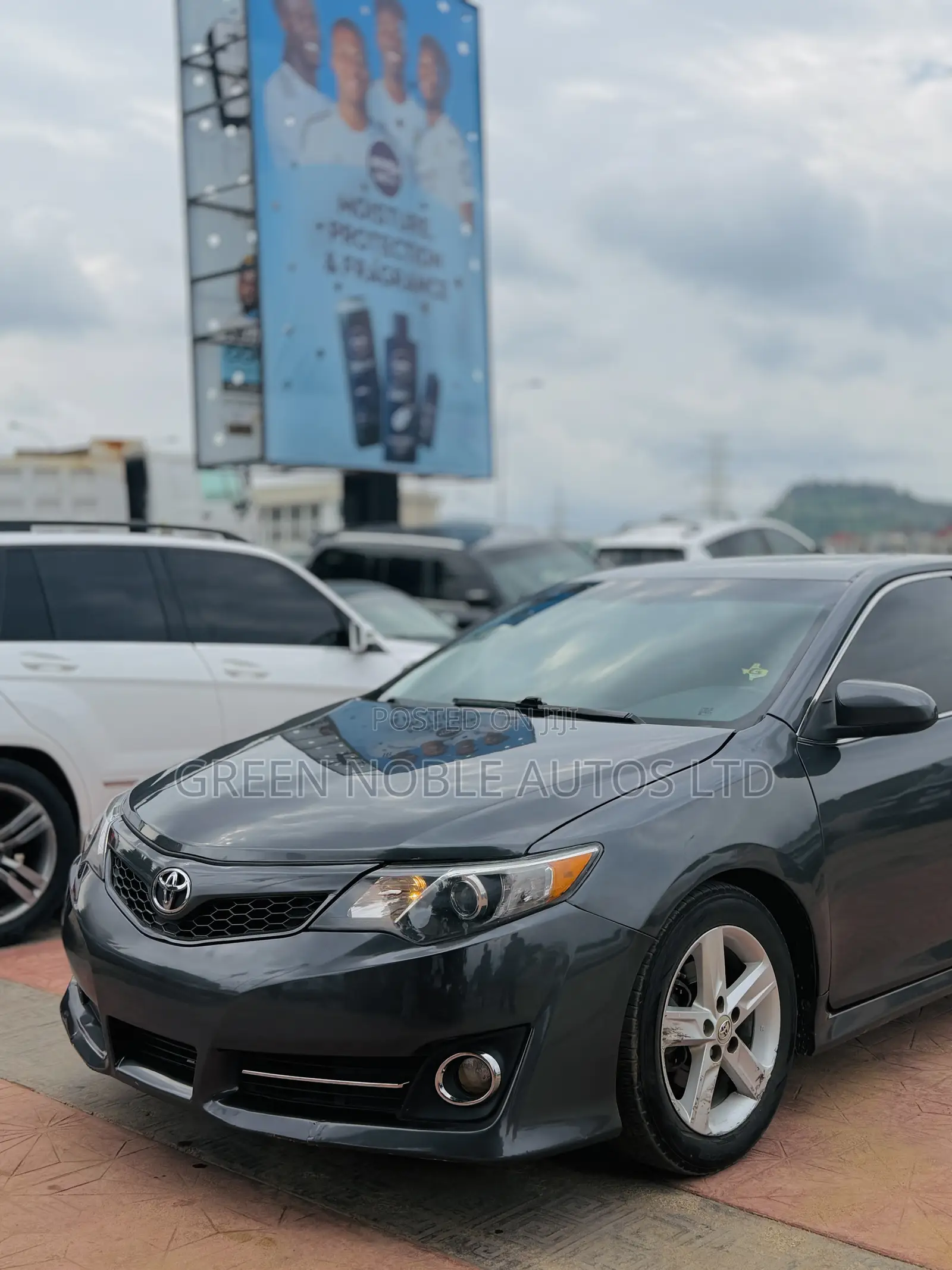 Toyota Camry SE 4dr Sedan (2.5L 4cyl 6A) 2013 Gray