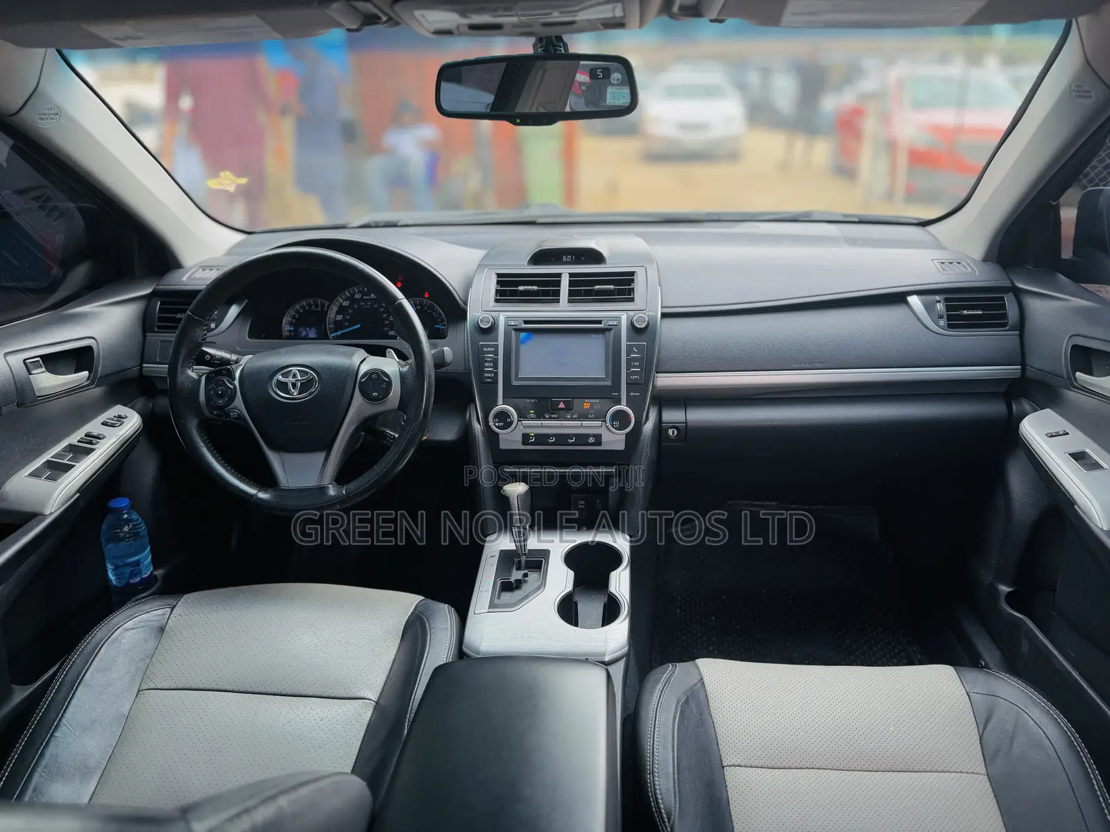 Toyota Camry SE 4dr Sedan (2.5L 4cyl 6A) 2013 Gray
