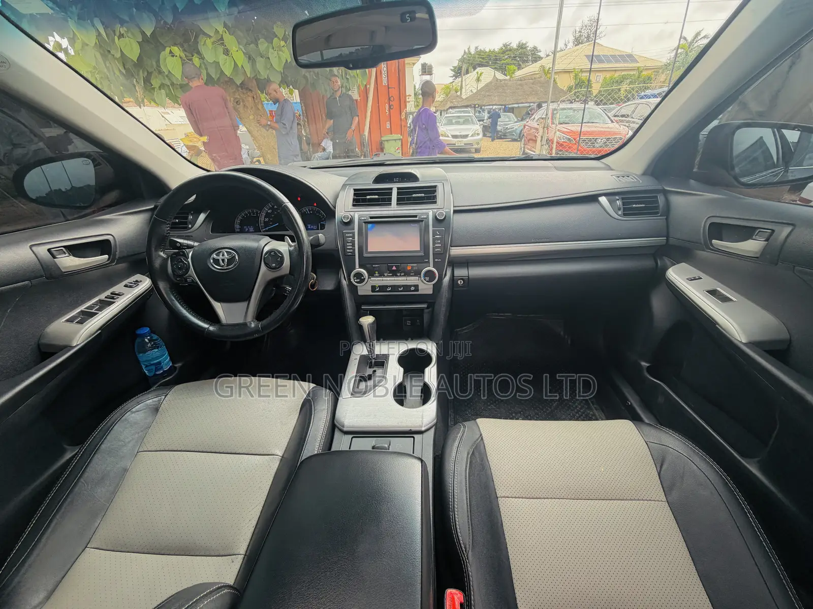 Toyota Camry SE 4dr Sedan (2.5L 4cyl 6A) 2013 Gray