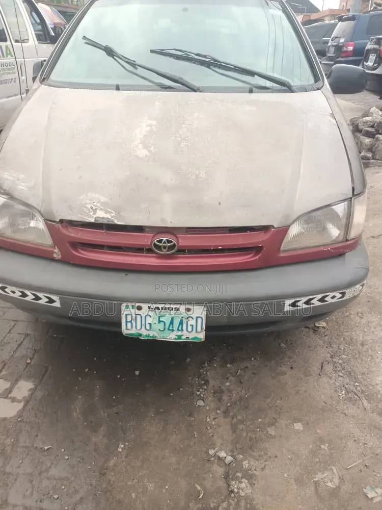 Toyota Sienna 2000 Brown