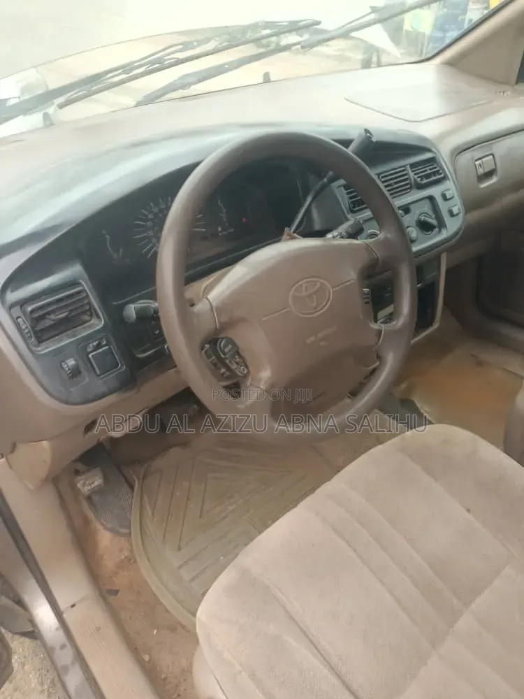 Toyota Sienna 2000 Brown