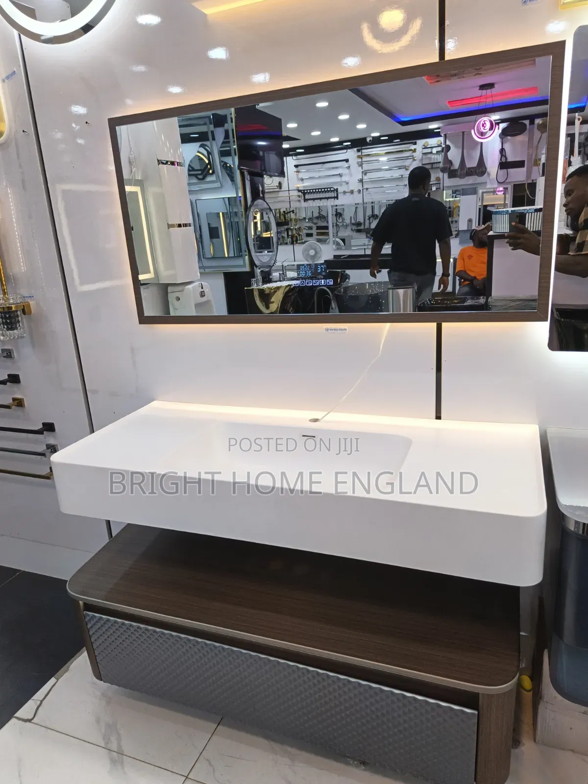 Executive Luxury Cabinet With LED Mirror