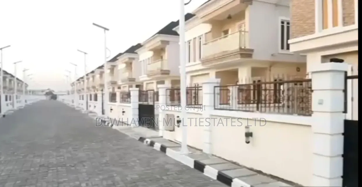 5bdrm Villa in GRA Phase 3 / Port-Harcourt for sale
