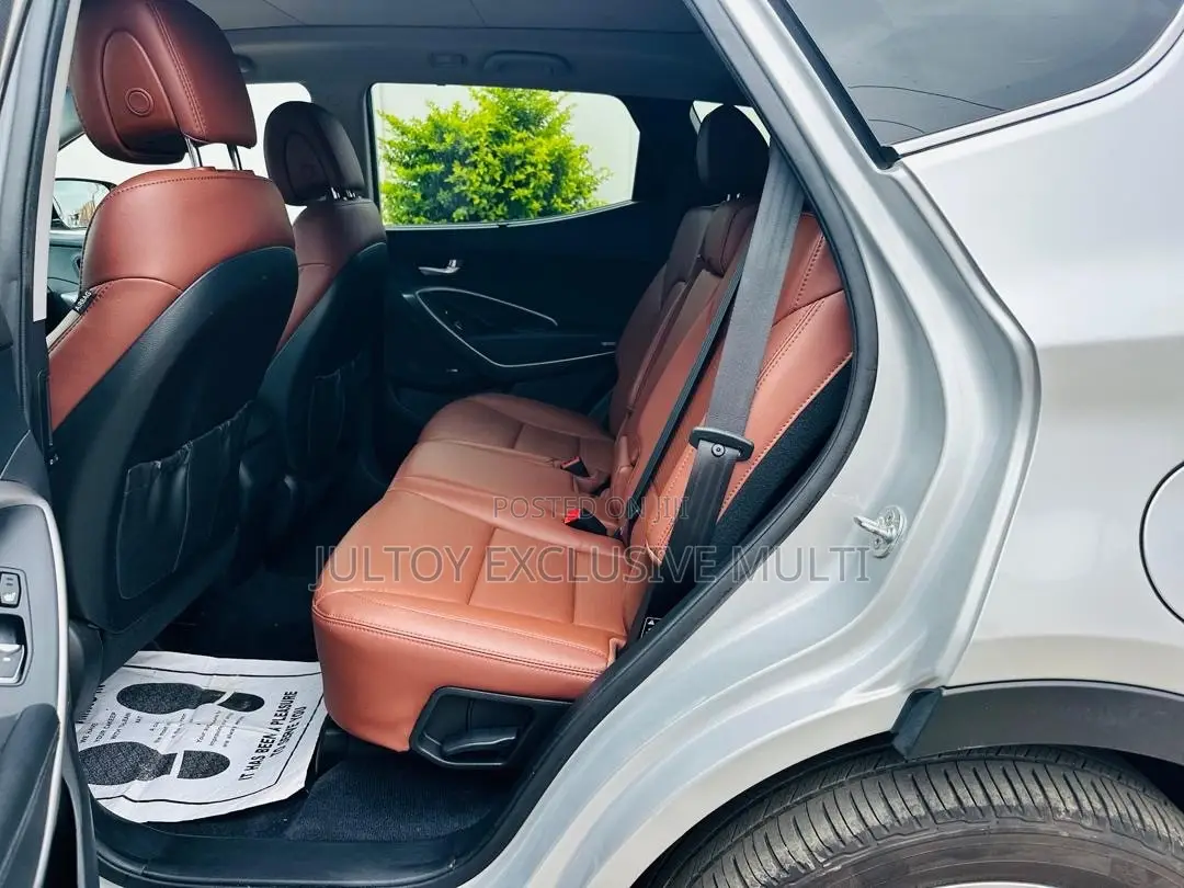 Hyundai Santa Fe Limited 4dr SUV (3.3L 6cyl 6A) 2014 Silver
