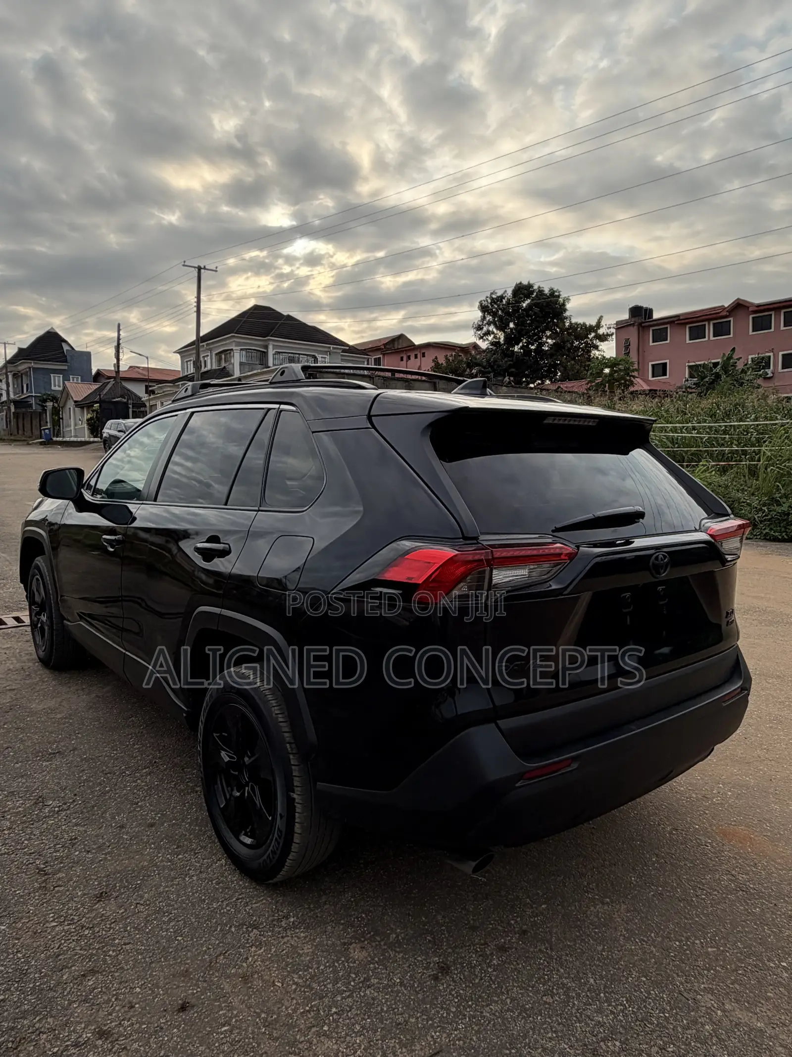 Toyota RAV4 XLE 2022 Black