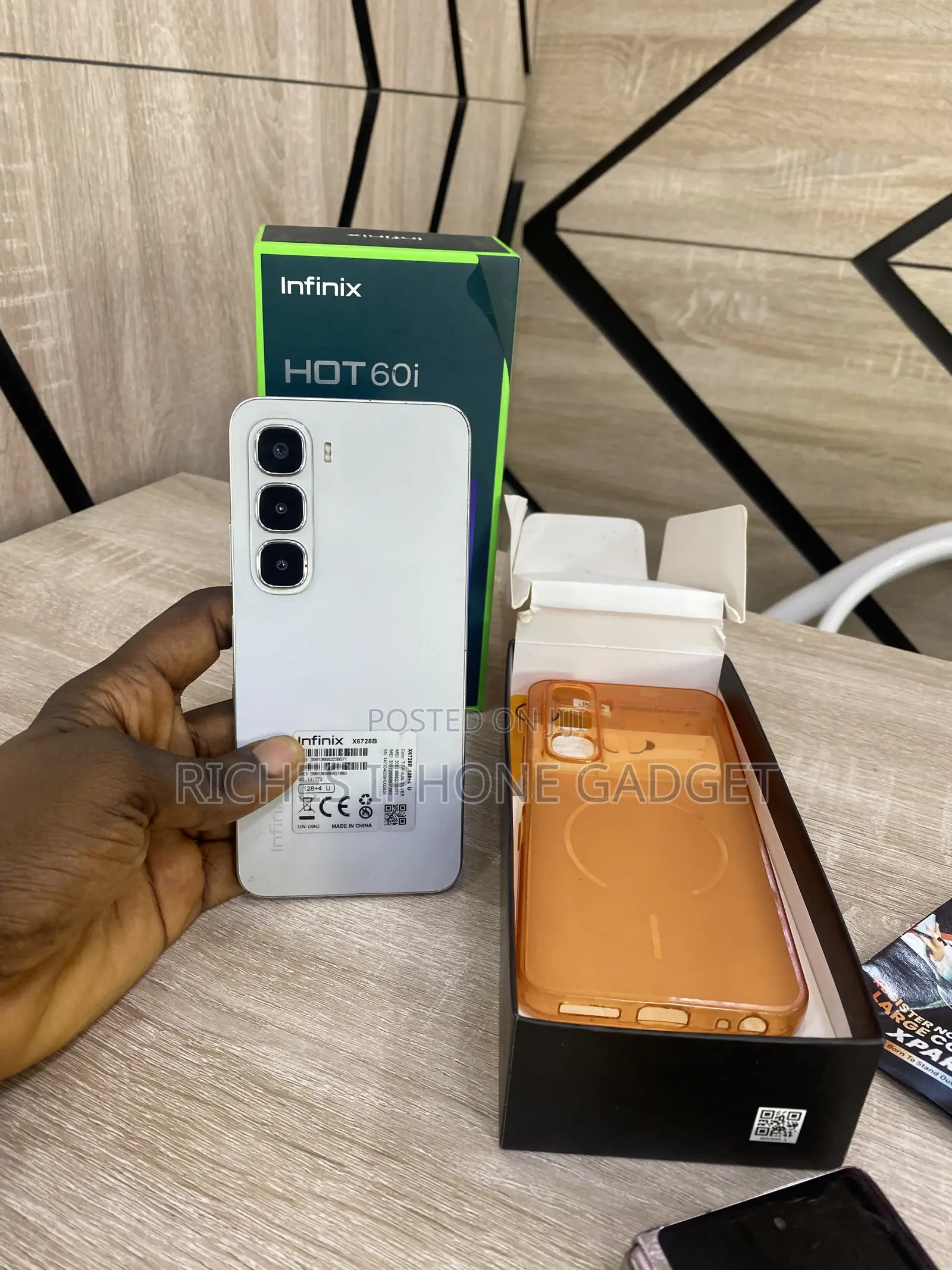 Infinix Hot 60i 128 GB Silver
