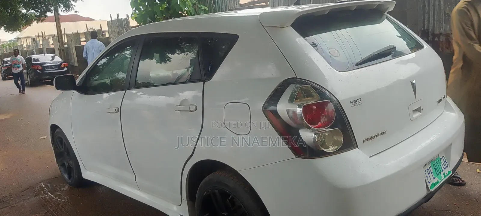 Pontiac Vibe 2010 White