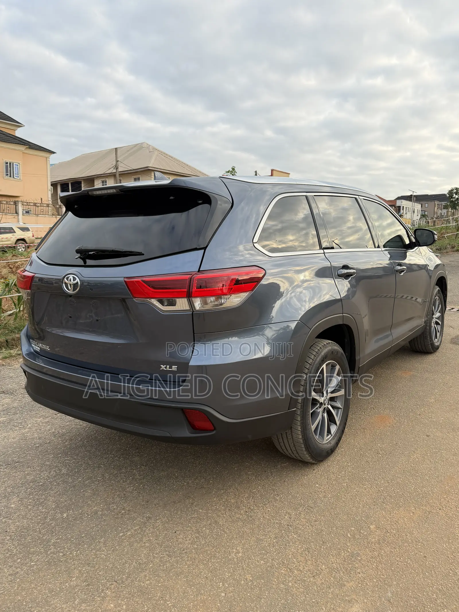 Toyota Highlander XLE 2019 Blue