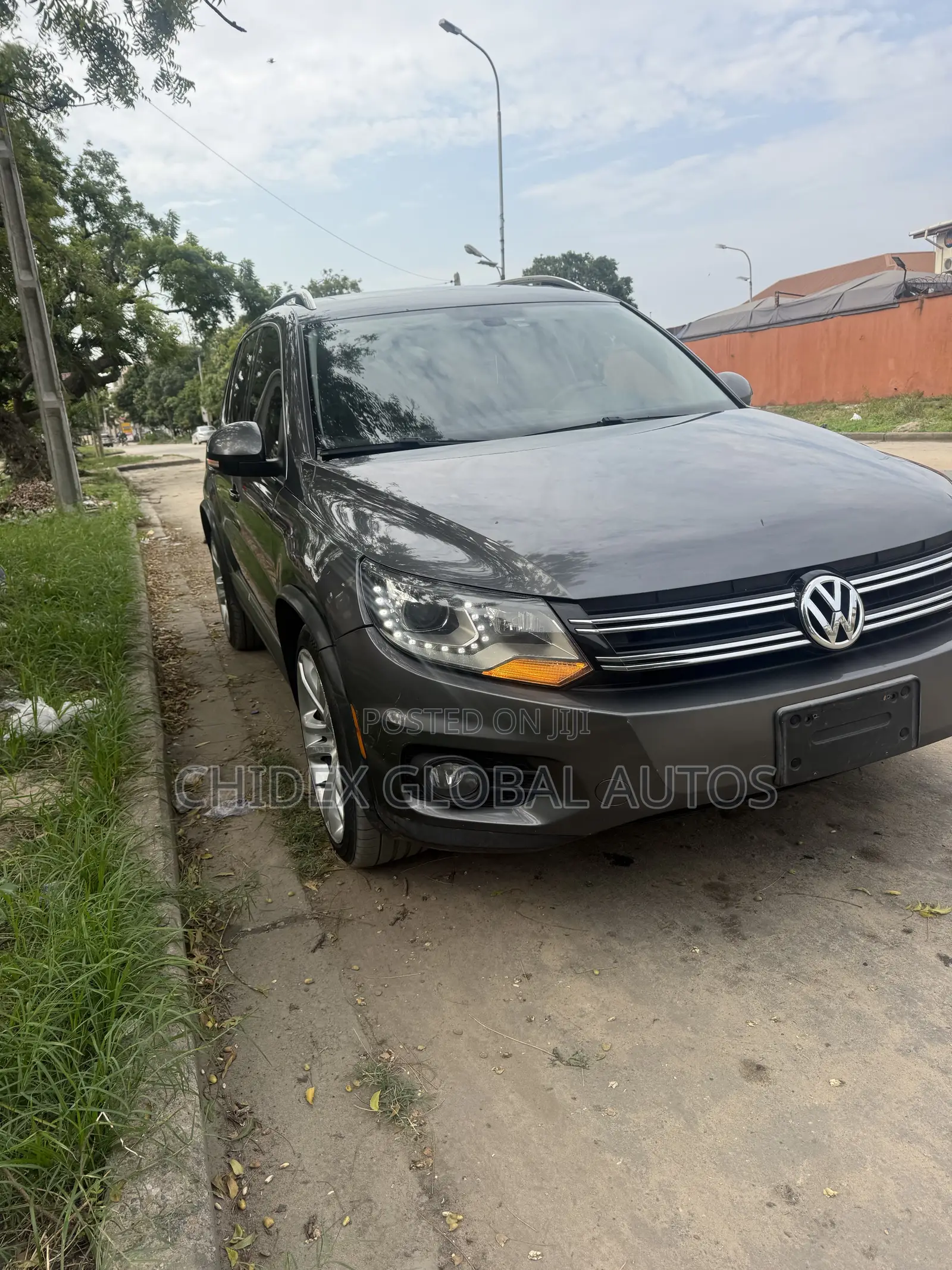 Volkswagen Tiguan R-Line 4Motion 4dr SUV AWD (2.0L 4cyl Turbo 6A) 2014