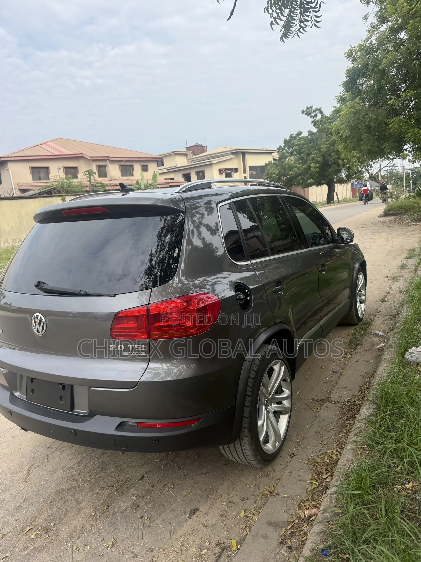 Volkswagen Tiguan R-Line 4Motion 4dr SUV AWD (2.0L 4cyl Turbo 6A) 2014