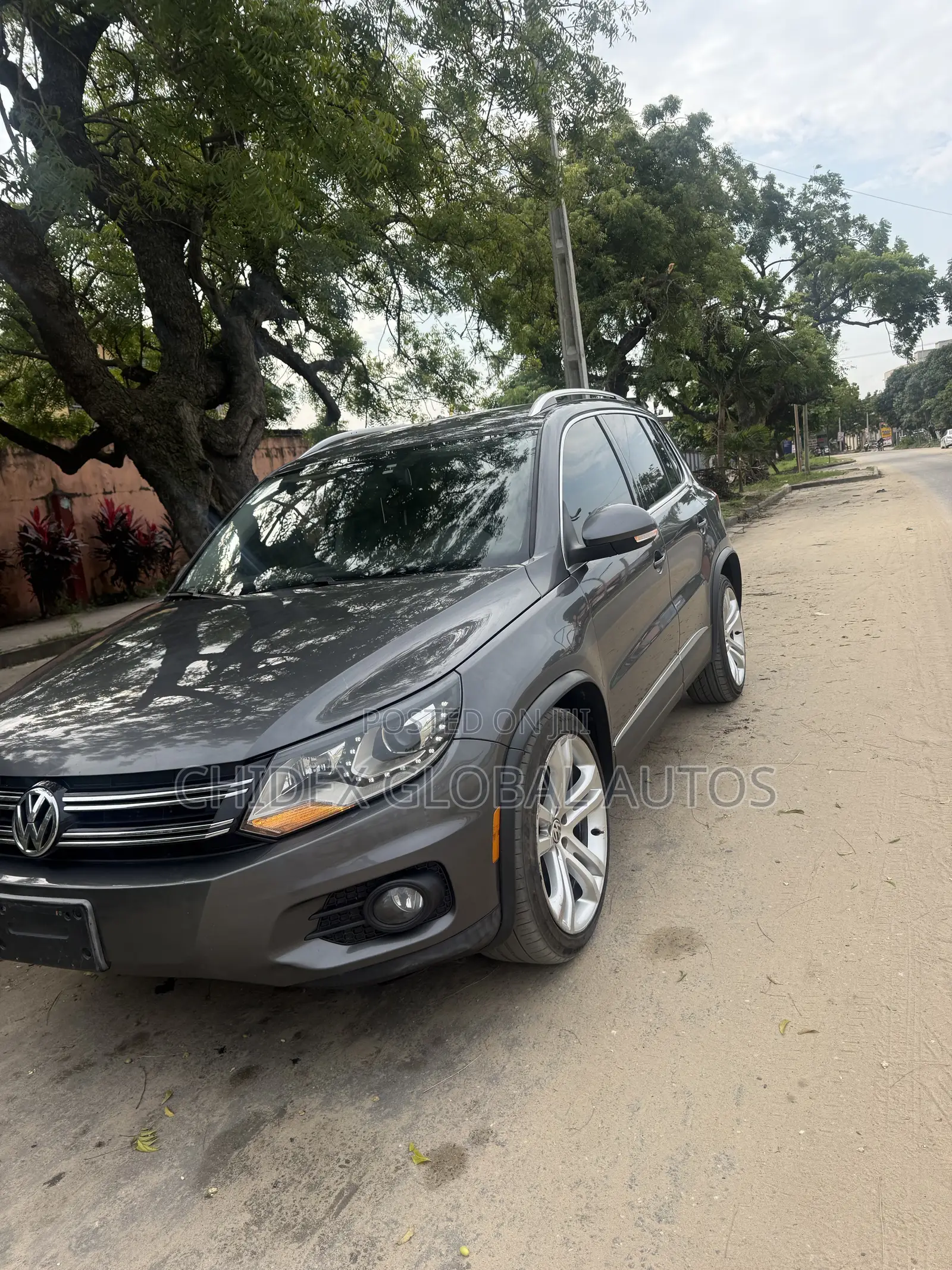 Volkswagen Tiguan R-Line 4Motion 4dr SUV AWD (2.0L 4cyl Turbo 6A) 2014