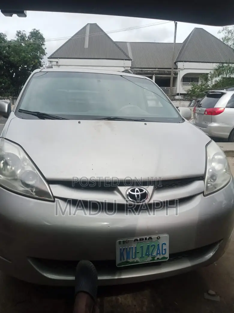 Toyota Sienna 2007 Silver