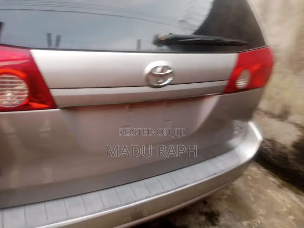 Toyota Sienna 2007 Silver