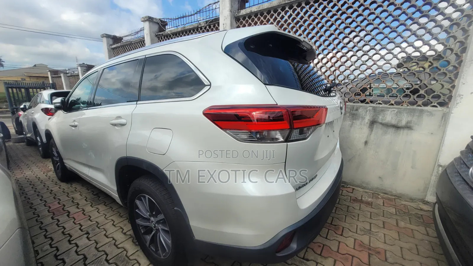 Toyota Highlander XLE 4x4 V6 (3.5L 6cyl 8A) 2017 White