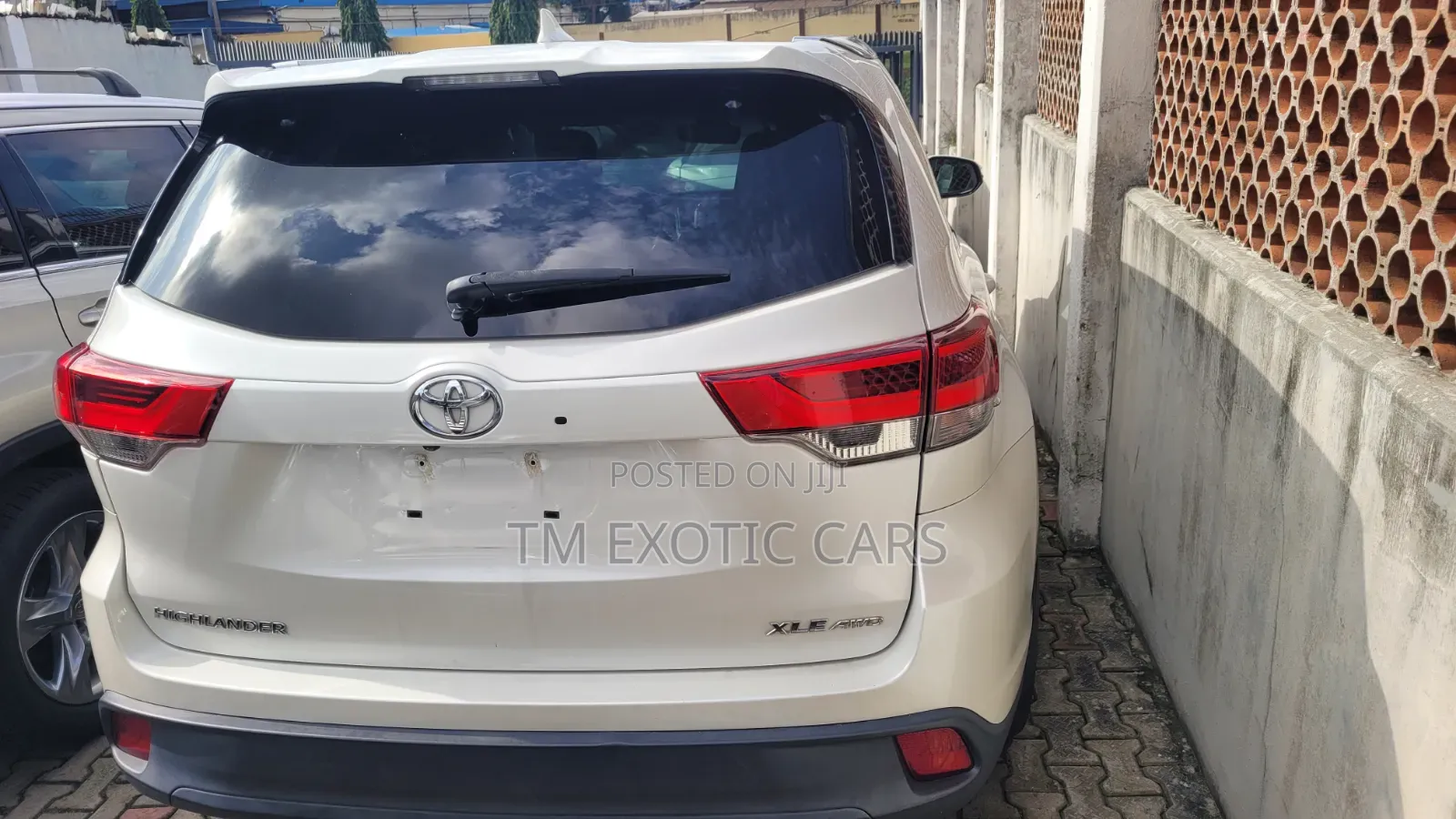 Toyota Highlander XLE 4x4 V6 (3.5L 6cyl 8A) 2017 White