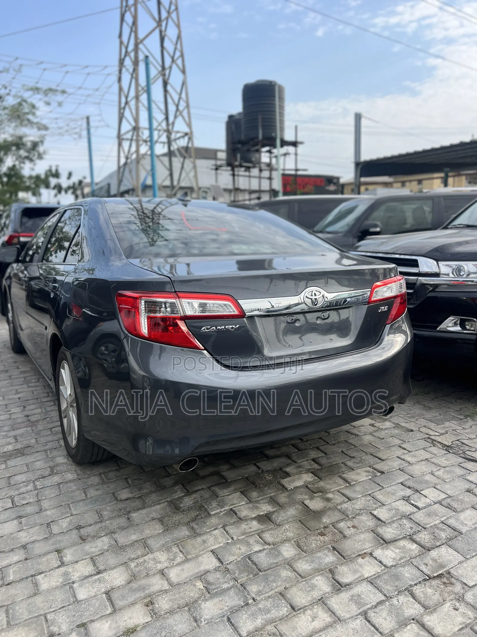 Toyota Camry XLE V6 4dr Sedan (3.5L 6cyl 6A) 2012 Gray