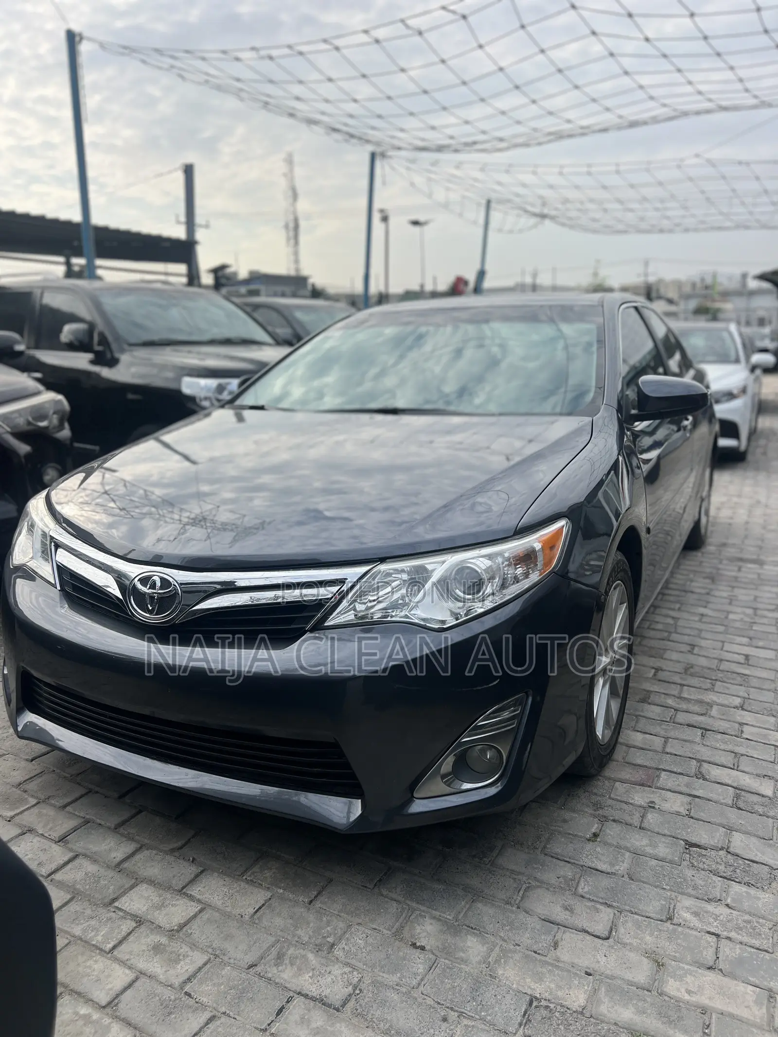 Toyota Camry XLE V6 4dr Sedan (3.5L 6cyl 6A) 2012 Gray