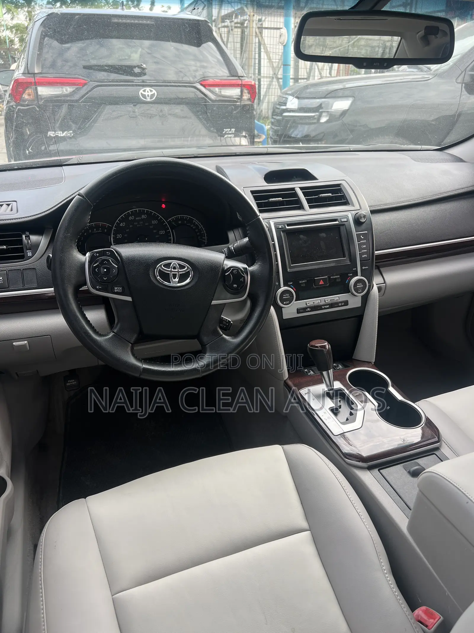 Toyota Camry XLE V6 4dr Sedan (3.5L 6cyl 6A) 2012 Gray