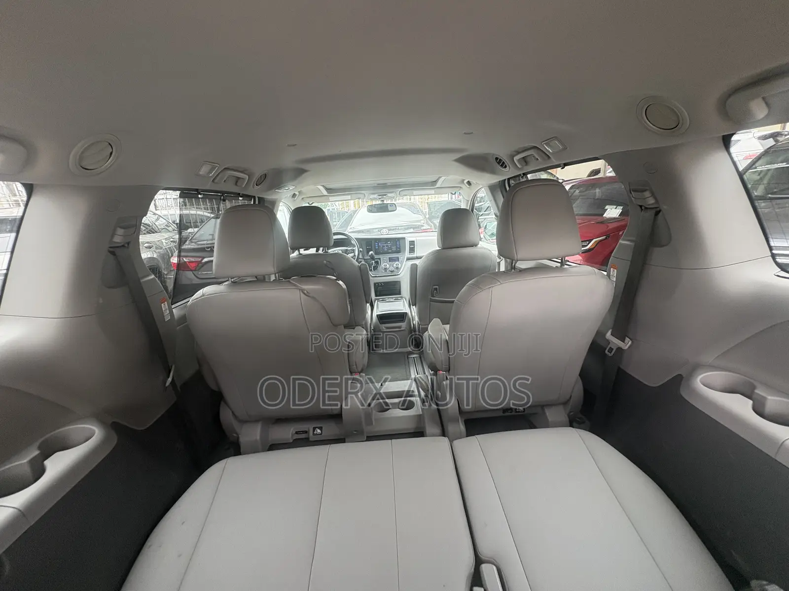 Toyota Sienna XLE Premium 7 Passenger (3.5L 6cyl 8A) 2017 White