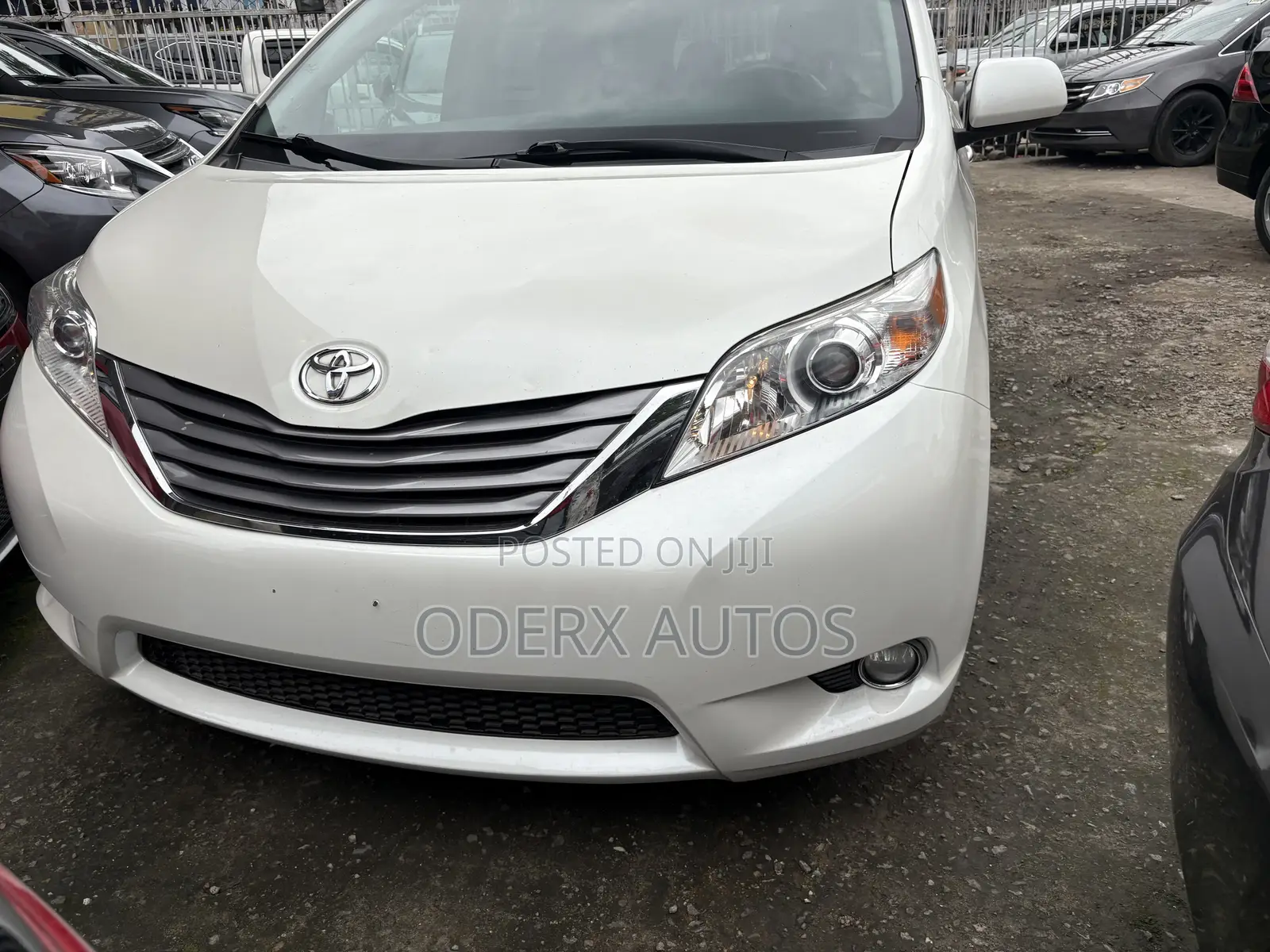 Toyota Sienna XLE Premium 7 Passenger (3.5L 6cyl 8A) 2017 White