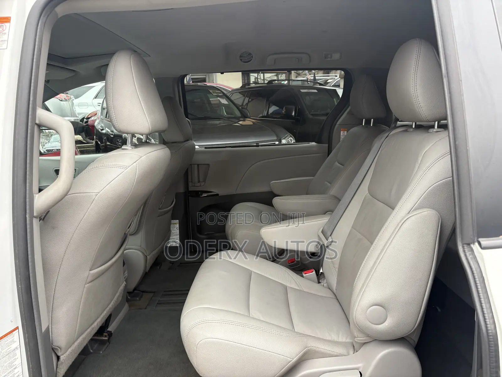 Toyota Sienna XLE Premium 7 Passenger (3.5L 6cyl 8A) 2017 White